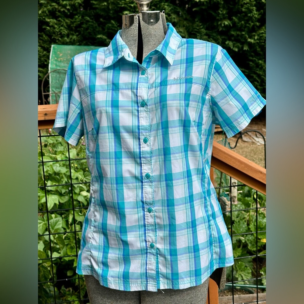 Columbia Turquoise and White Plaid Shirt W  XL Absolutely LIKE NEW. XL NOW $10
